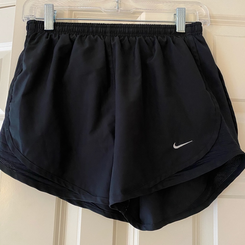 EUC NIKE SHORTS